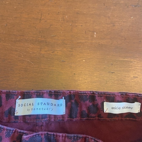 Sanctuary red and black‎ zebra skinny jeans size 6 - social standard - Picture 3 of 11